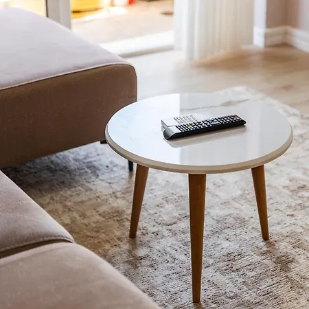 Apartamento Cozy Wave Retreat 2 Min Walk By Pikhost Golem (Tirana)